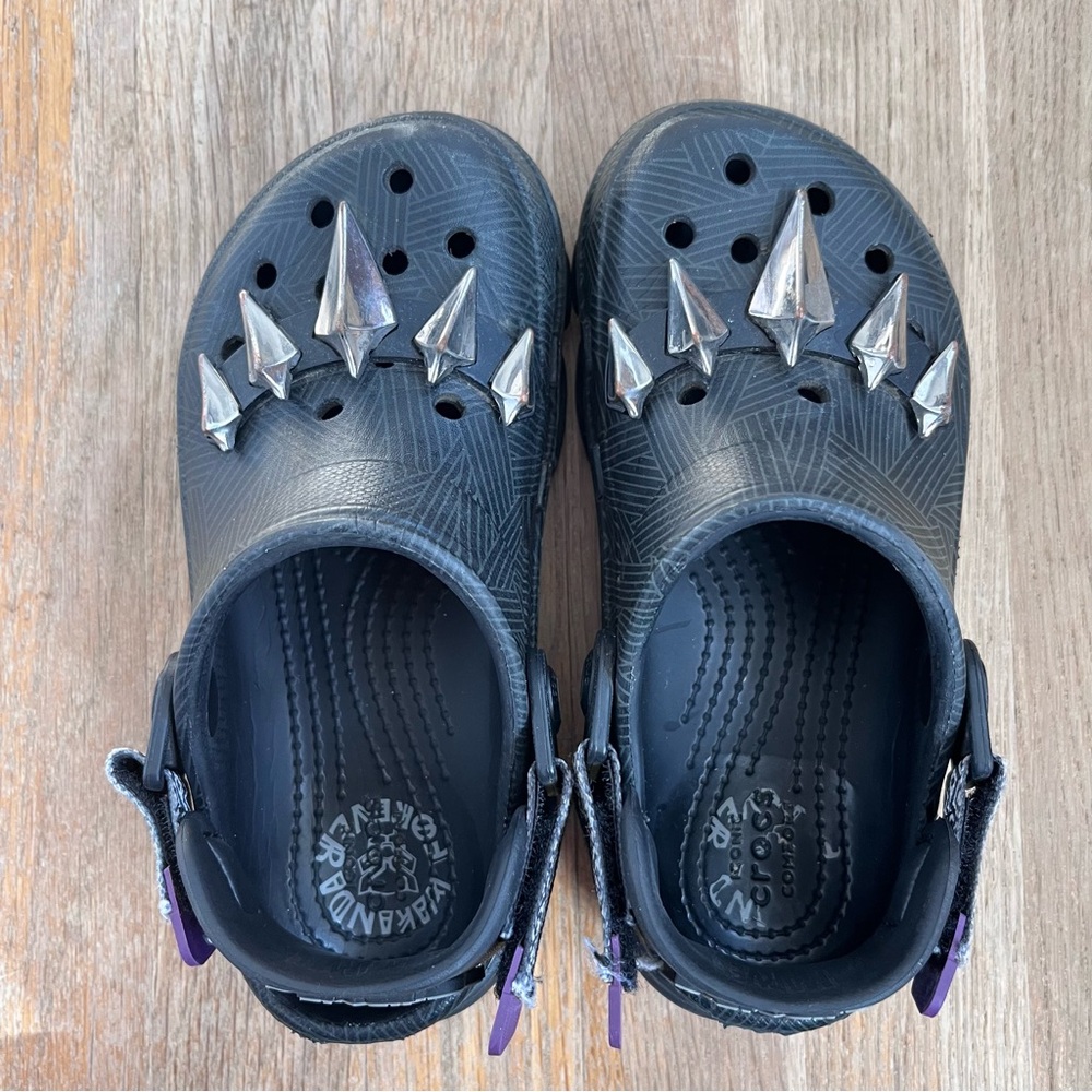 Crocs x Marvel Black Panther Clogs – Size 1